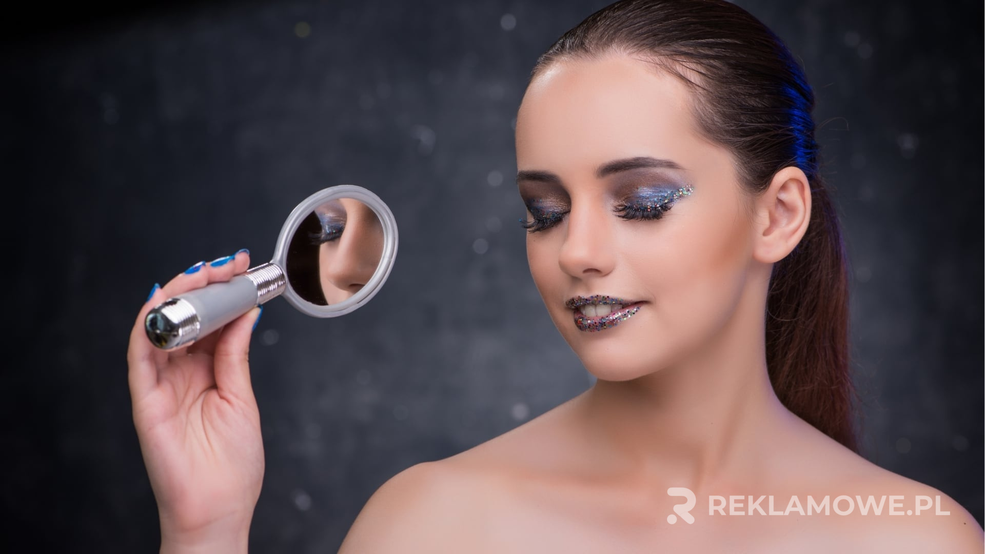 Kreatywne sposoby na użycie lusterek reklamowych