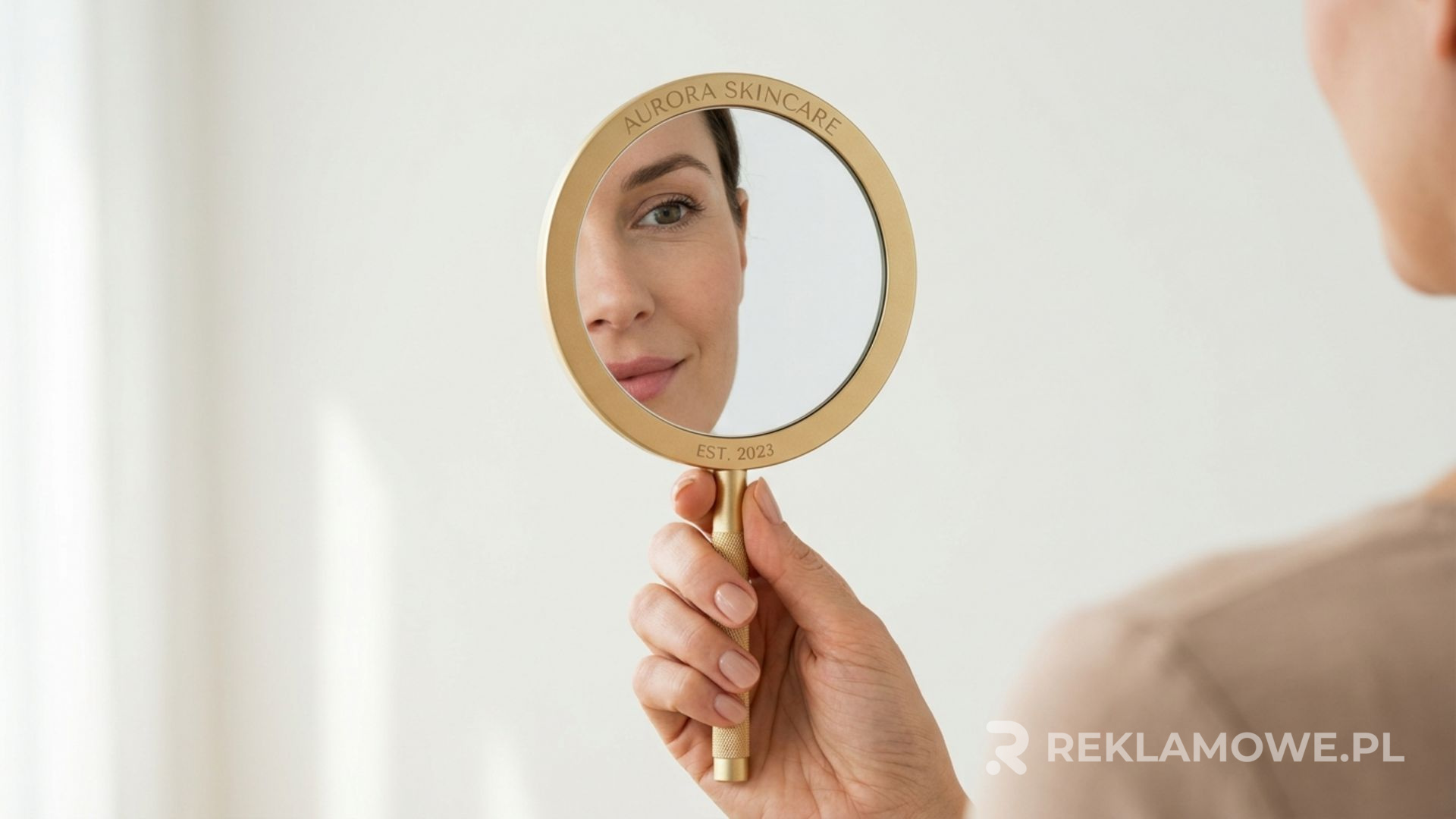 Lusterko reklamowe wykorzystywane w kampanii promocyjnej