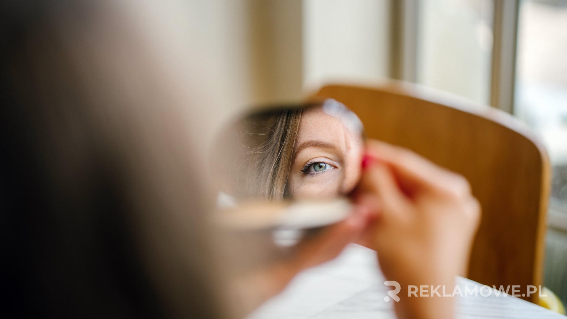 Idealne lusterko reklamowe dla firmy