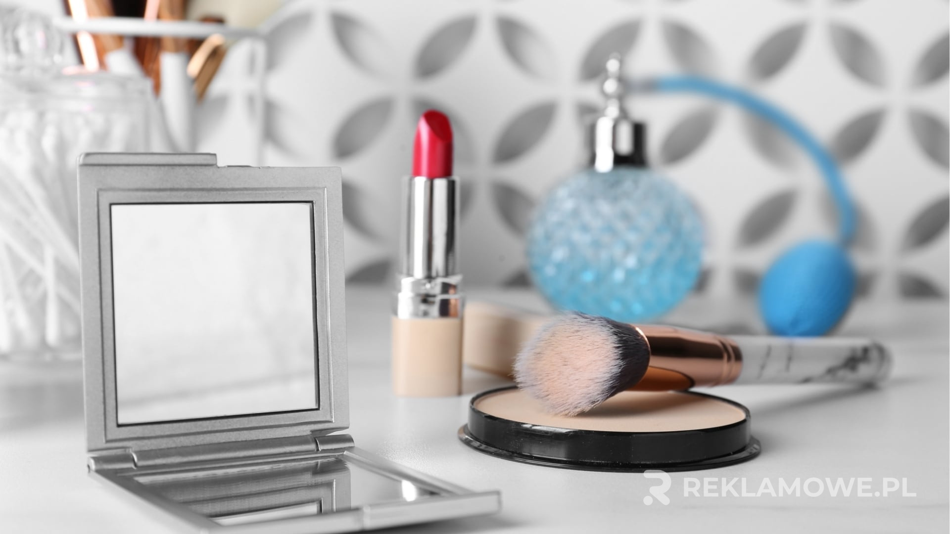 Trendy w projektowaniu lusterek reklamowych na rok 2025 Nowoczesne lusterka reklamowe w trendach na rok 2025