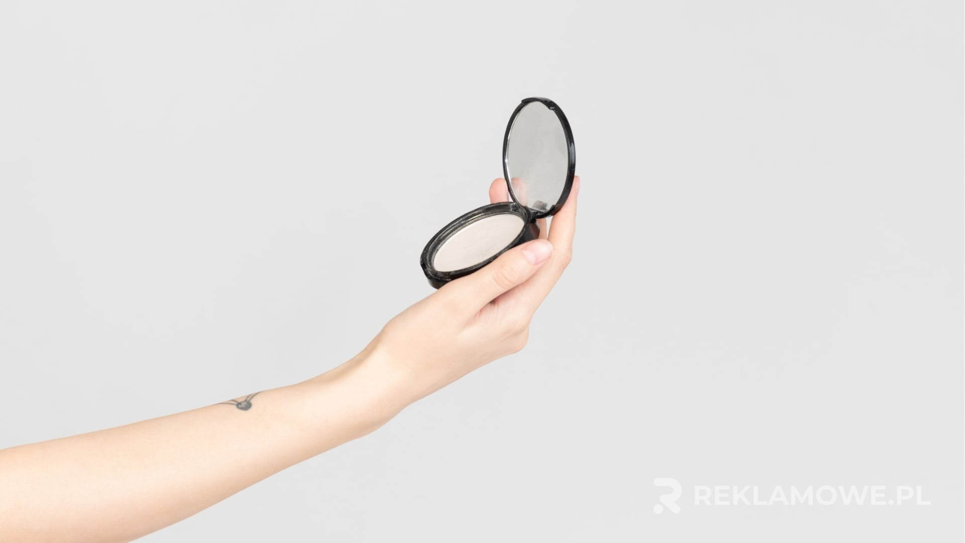 Wpływ kolorystyki na skuteczność lusterek reklamowych Lusterko reklamowe w różnych kolorach